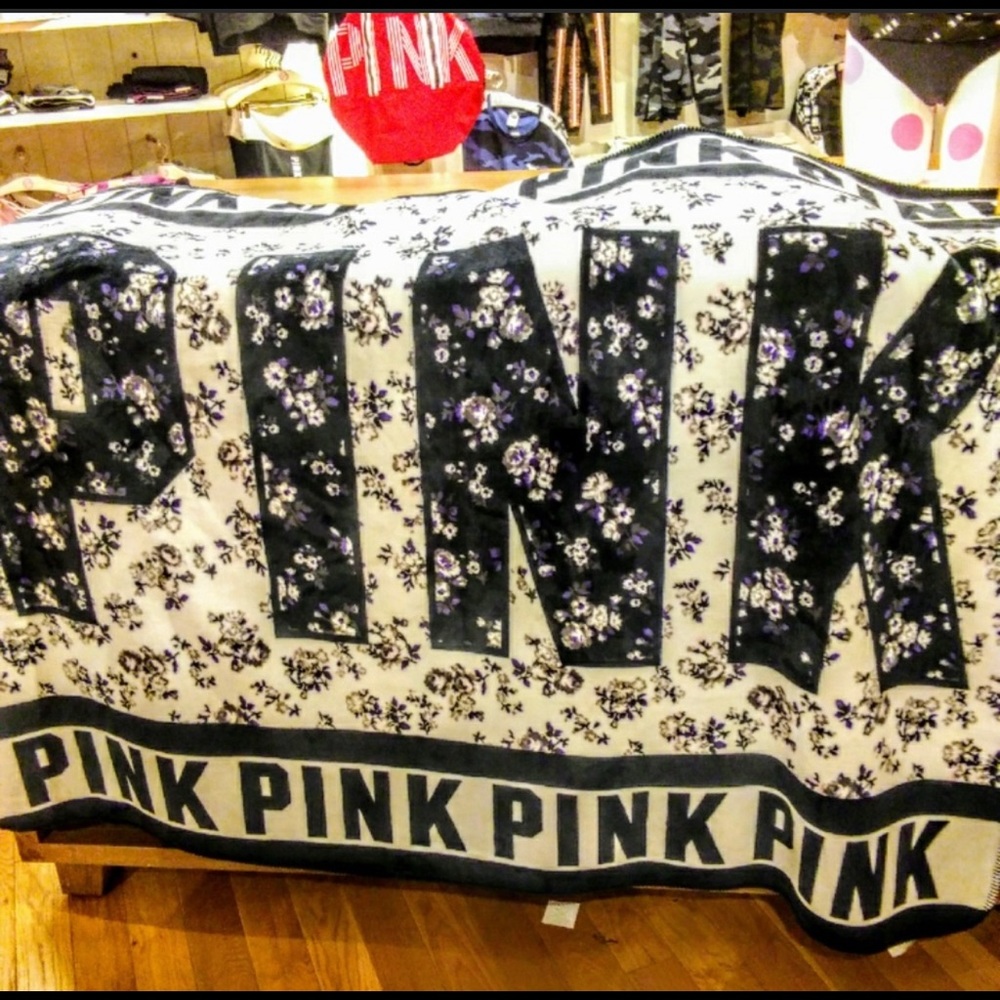 BRAND NWT VS PINK LIMITED EDITION Sherpa Blanket